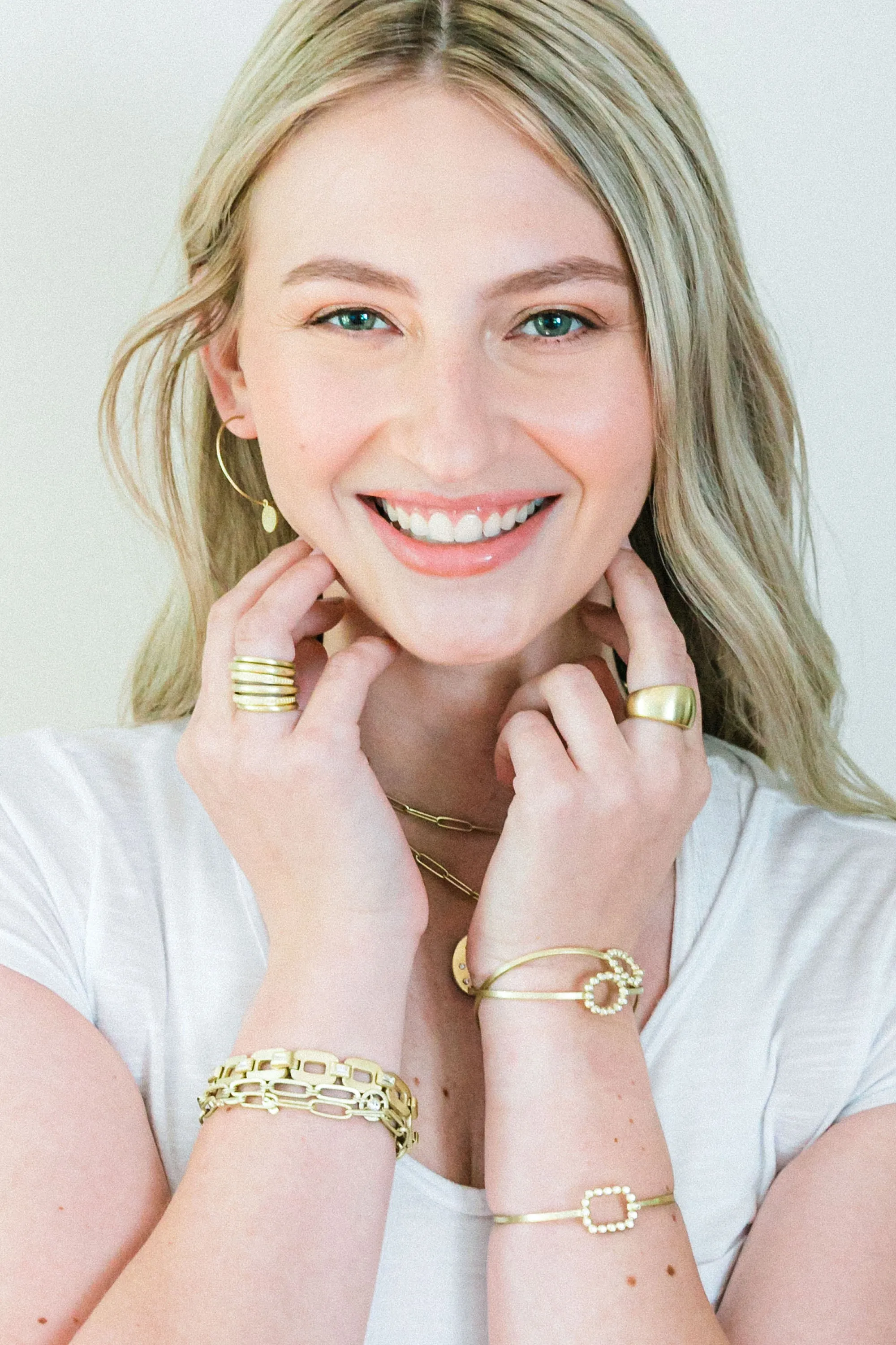 18 Karat Gold Square Band - Thin